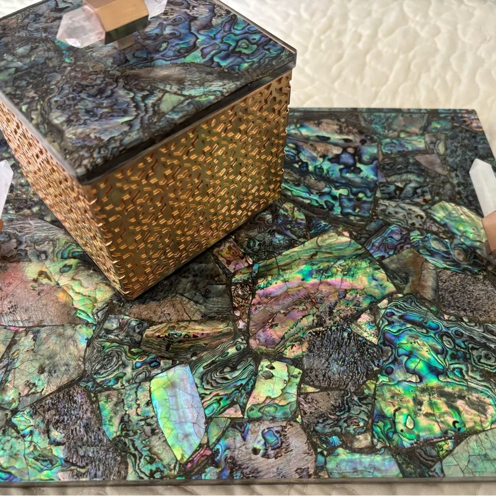 Kendra Scott Abalone Shell Tray and Gold Box Set - Picture 4 of 16